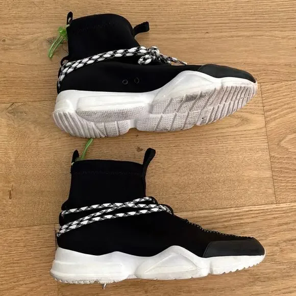 John Geiger - 002 Sneakers in Black White & Green